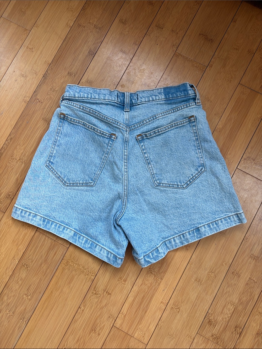 Abercrombie & Fitch Light Wash High-Rise Jean Shorts - Picture 4 of 4